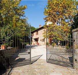 4 Bedroom Villa with Pool near Cortona, Sleeps 9